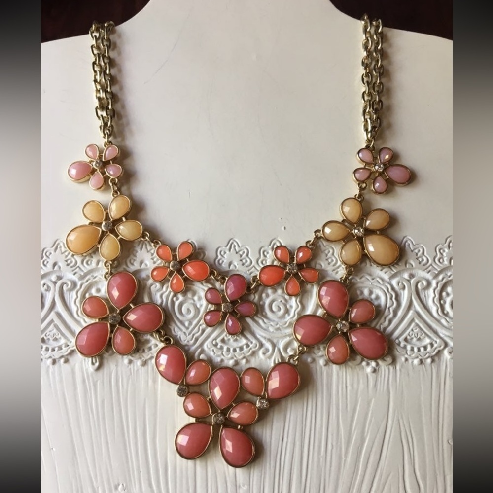 Statement necklace - Picture 3 of 9